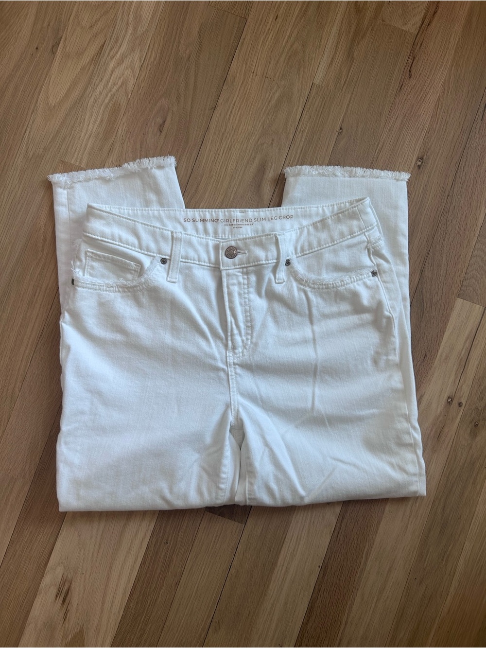 Chico’s Girlfriend Slim Leg Crop Jeans 
Sz 6/0.5